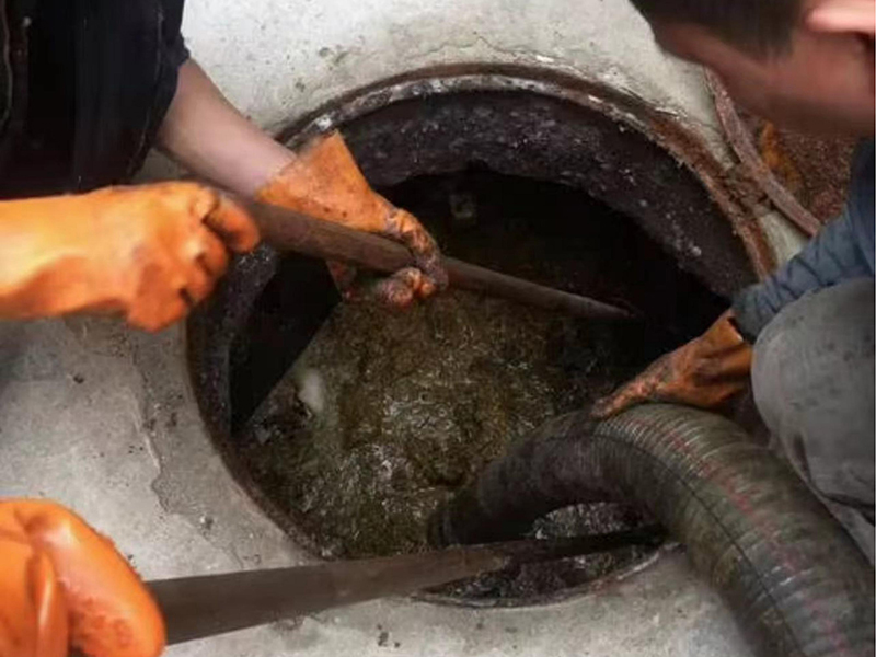 清江浦清理化粪池时如何避免沼气的危害？